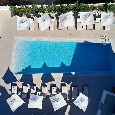 18 Grapes Hotel