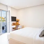 18 Grapes Hotel